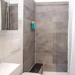 Have-a-nice-stay - Souterrain, Kino An Der Natur, U-bahn Nach Hamburg 400m - Bäcker&restaurants 500m - Lidl 800m - Zentrum 1,5km Apartment *
