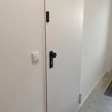 Have-a-nice-stay - Souterrain, Kino An Der Natur, U-bahn Nach Hamburg 400m - Baecker & Restaurants 500m - Lidl 800m - Zentrum 1,5km * Ahrensburg