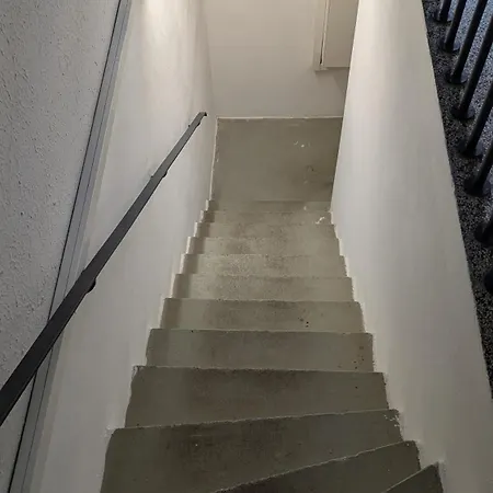 Apartment Have-a-nice-stay - Souterrain, Kino An Der Natur, U-bahn Nach Hamburg 400m - Baecker & Restaurants 500m - Lidl 800m - Zentrum 1,5km