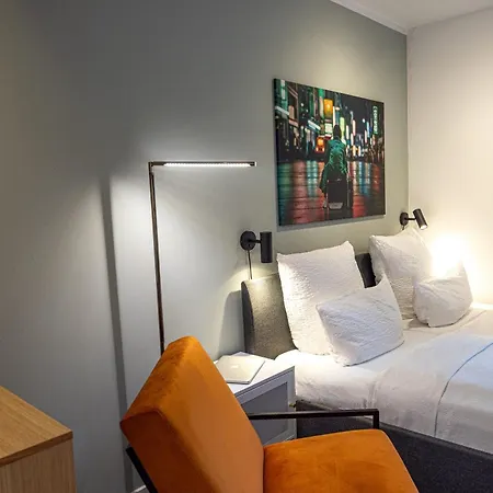 Apartment Have-a-nice-stay - Souterrain, Kino An Der Natur, U-bahn Nach Hamburg 400m - Baecker & Restaurants 500m - Lidl 800m - Zentrum 1,5km