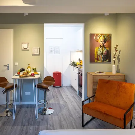 Apartment Have-a-nice-stay - Souterrain, Kino An Der Natur, U-bahn Nach Hamburg 400m - Baecker & Restaurants 500m - Lidl 800m - Zentrum 1,5km *