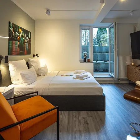 Apartment Have-a-nice-stay - Souterrain, Kino An Der Natur, U-bahn Nach Hamburg 400m - Baecker & Restaurants 500m - Lidl 800m - Zentrum 1,5km