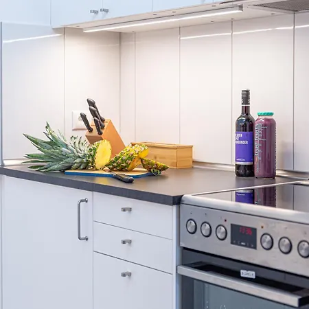 Have-a-nice-stay - Souterrain, Kino An Der Natur, U-bahn Nach Hamburg 400m - Baecker & Restaurants 500m - Lidl 800m - Zentrum 1,5km *