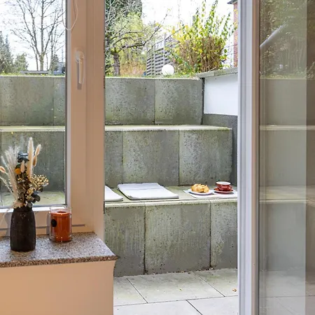 Apartment Have-a-nice-stay - Souterrain, Kino An Der Natur, U-bahn Nach Hamburg 400m - Baecker & Restaurants 500m - Lidl 800m - Zentrum 1,5km