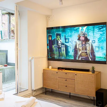Apartment Have-a-nice-stay - Souterrain, Kino An Der Natur, U-bahn Nach Hamburg 400m - Baecker & Restaurants 500m - Lidl 800m - Zentrum 1,5km Ahrensburg