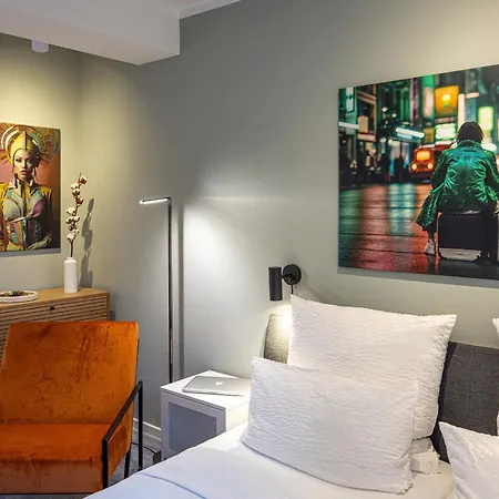 Apartment Have-a-nice-stay - Souterrain, Kino An Der Natur, U-bahn Nach Hamburg 400m - Baecker & Restaurants 500m - Lidl 800m - Zentrum 1,5km